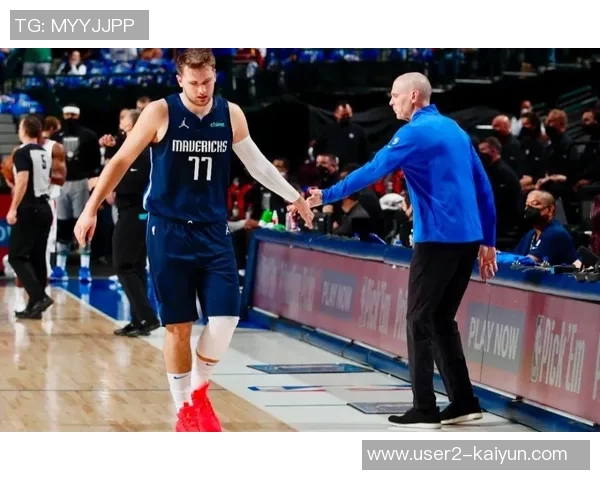 无詹与里对东契奇的影响分析雷迪克称他表现出色队友纷纷效仿